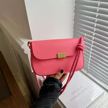 Простая женская сумка 2024 года, китайский Новый год, новый однотонный трендовый корейский вариант, сумка под мышкой, сумка через плечо, маленькая квадратная сумка, сумка из тофу чёрный