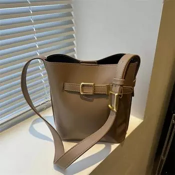 Простая женская сумка 2024 года, весна, новая, универсальная, фактурная, модная, сумка-ведро, нишевая, повседневная, сумка-мессенджер через плечо чёрный