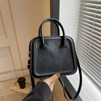 Простая женская сумка в иностранном стиле 2024 года, ранняя весна, новый нишевый дизайн, повседневная сумка через плечо, сумка-мессенджер для женщин, прилив чёрный