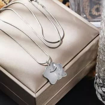 Простое резное ожерелье со смайликом. Счастливое элегантное ожерелье. Цепочка с воротником. Ожерелье с фантомом. серебряный