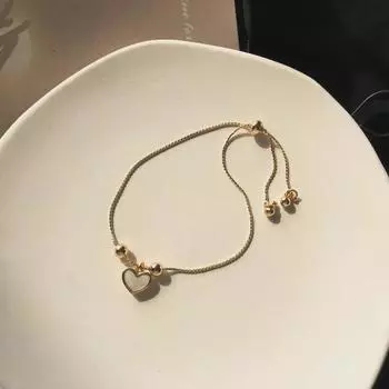 Простой браслет с подвесками в форме сердца: Элегантные повседневные украшения на запястье с текстурой отбеливающего металла