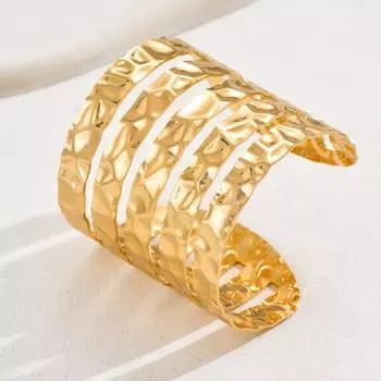 Простой женский браслет в стиле инс, персонализированный плиссированный нишевый дизайн, геометрический браслет, браслет с регулируемой C-образной застежкой.