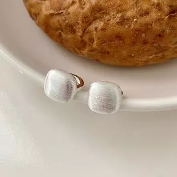 Простые геометрические квадратные матовые серьги-пряжки Ins Cold Style Серьги Новые серьги Осенне-зимний стиль