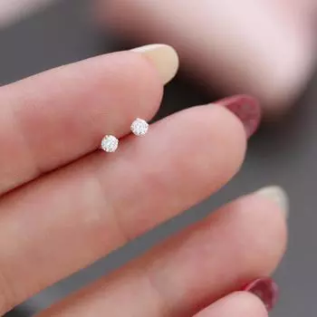 Простые и базовые мини-серьги с четырьмя лапками 2,5 мм со стразами. Универсальные серьги для мужчин и женщин. Парные серьги.