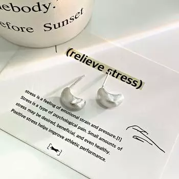 Простые и легкие роскошные матовые мерсеризованные серьги-каракули с бобами, нишевый дизайн, универсальные серьги, новый стиль