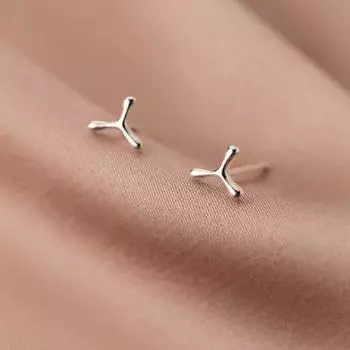 Простые и сладкие серьги-гвоздики в виде клевера, женская корейская версия, нишевый дизайн, легкие роскошные серьги, мода