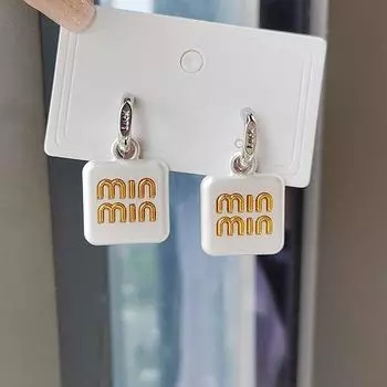 Простые квадратные серьги с буквами, персонализированные нишевые литературные и художественные серьги-веера, модные серьги с высоким чувством и темпераментом
