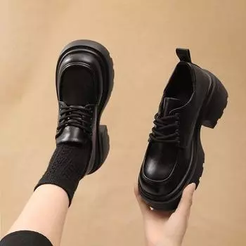 Простые, но не простые, мокасины демонстрируют ваш уникальный темперамент.. Лоферы с квадратным каблуком и ремешком из ПУ с круглой головкой 35