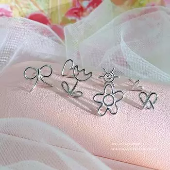 Простые серьги-бантики в виде тюльпанов с подвесками в виде бантиков для девочек