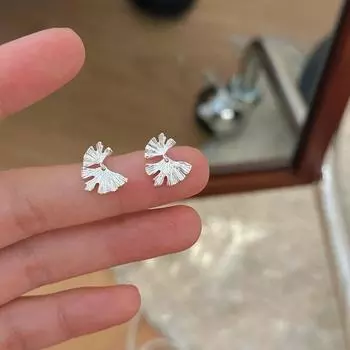 Простые серьги-гвоздики в форме листьев гинкго для женщин Ins Cold Wind Niche Earrings Brushed Leaf Jewelry