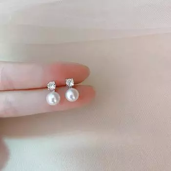 Простые серьги Ins Cold Wind Четырехлапчатые серьги-гвоздики из циркония Корейская версия Темпераментные серьги