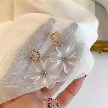Прозрачные белые цветочные подвесные серьги-лепестки, милые простые серьги для пляжного отдыха, украшение для ушей для женщин OneSize