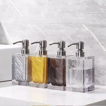 Прозрачные бутылки для косметической воды, бутылки для смоляной эмульсии, прессы для мыльной воды, дезинфицирующие средства для рук в ванной разливаются по отдельным бутылкам