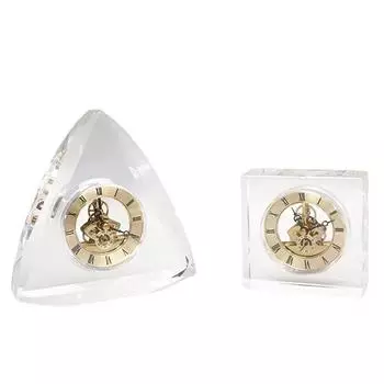 Прозрачные старинные хрустальные часы, часы в столовой, часы в столовой.