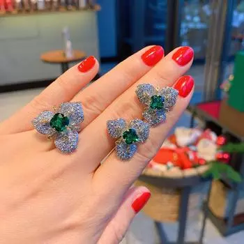 Прямая трансляция Расширенный полный бриллиант трехмерная имитация изумруд циркон кольцо красный корунд трехлепестковый цветок циркон серьги-гвоздики