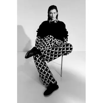 Прямые брюки HM черно-белого цвета с узором