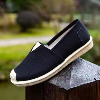 Прямые продажи с фабрики женская обувь 2025 года новые старые Пекинские тканевые туфли женские низкие дышащие туфли для рыбалки с мягкой подошвой повседневные тканевые туфли для женщин 35