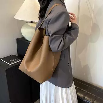 Прямые продажи в прямом эфире 2024 года, модное и изысканное чувство, простая и непринужденная атмосфера, одно плечо, портативная сумка-ведро для детей и мам. 41*15*38 коричневый