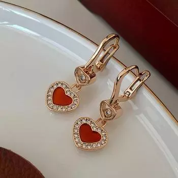 Пряжка для ушей Love Zircon Персонализированный нишевый дизайн Звезда Та же мода Легкая роскошь Изысканный простой красный