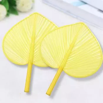 Pu Fan Старый прохладный вентилятор Летний ручной вентилятор Традиционный вентилятор Детский репеллент от комаров Пластиковый имитация банана вентилятор 1PC жёлтый