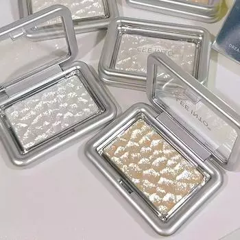 Пудра-хайлайтер Dreamland Floating Wave осветляет все тело и преображает перламутровые пудровые блестящие румяна O1# Moonlight White