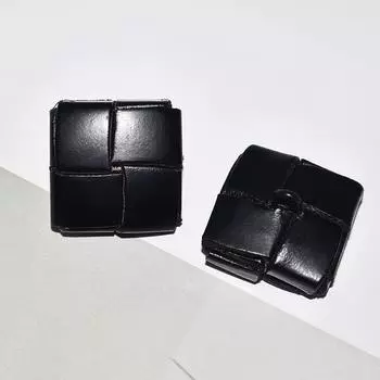 Пуговицы из высококачественной кожи, квадратные пуговицы из кожи первого слоя, сотканные вручную, ретро-пуговицы, окрашенные распылением, шерстяное пальто, декоративные пуговицы для тренча YR-B017 Square Leather Buckle Black