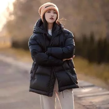 Пуховик женский 2024 зима новый утолщенный белый утиный пух талия средняя и длинная свободная теплая куртка с капюшоном S чёрный