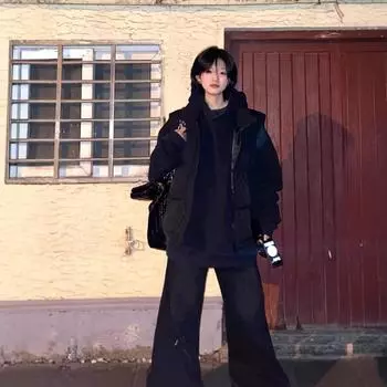 Пуховый жилет женский популярный 2024 года новая модель в зарубежном стиле высокого класса модный белый утиный пуховый терможилет S чёрный