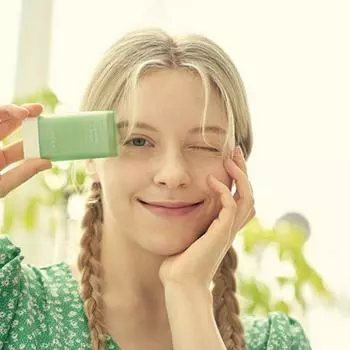 Pure Teen Shine Muscat Daily Aqua Bomb Sun Stick SPF50+ PA++++ 18 г