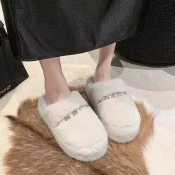 Пушистые тапочки Baotou Muffin с толстой подошвой, женские, осень-зима 2024 года, новая верхняя одежда, модные тапочки из хлопка с одним словом и буквами, со стразами 34 чёрный