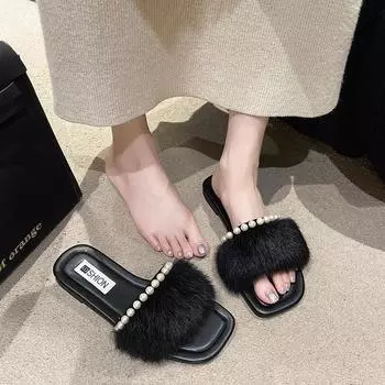 Пушистые тапочки с жемчугом, женская летняя одежда 2025 года, новые модные универсальные сандалии в стиле феи на плоской подошве с одним словом, французские сандалии 35 чёрный
