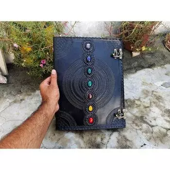 Пустая книга заклинаний теней, журнал с замком-застежкой, кожаный дневник ручной работы из семи камней, тисненая языческая молитвенная книга о семи чакрах 13 x 10 in чёрный