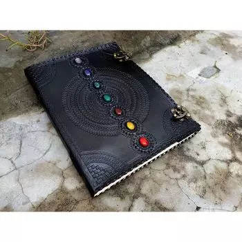 Пустая книга заклинаний теней, журнал с замком-застежкой, кожаный дневник ручной работы из семи камней, тисненая языческая молитвенная книга о семи чакрах 13 x 10 in чёрный