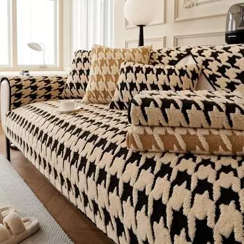 Qianniao Grid Подушка для дивана Зимняя плюшевая подушка для сиденья Высококачественный противоскользящий чехол для дивана 70x70cm коричневый