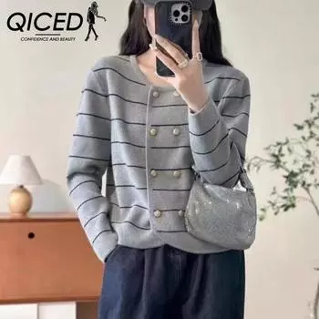 QICED Весенне-осенний женский двубортный кардиган в иностранном стиле, классический полосатый цвет, контрастный дизайн, свободный круглый вырез, модный вязаный кардиган Uniform size белый