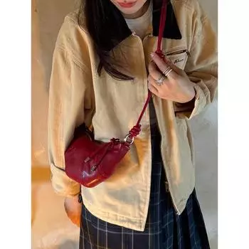 Qiwen Kosong Сумка Женская 2024 Зима Новое поступление Кожа козы Красная Необычная Сумка-кроссбоди Полумесяц На плечо Под мышку Burgundy