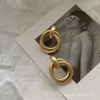 R517 Exaggerated Metal Texture Ear Clip Circle A pair of main drawing models(Stud Earrings)