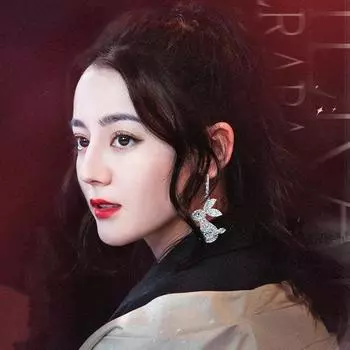 Rabbit stud earrings high version long cartoon earrings exquisite personality earrings Dilizheba золотой