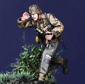 Rad Miniature German NCO with MP40 Machine Gun 1944 Resin Kit RDM35055 1/35