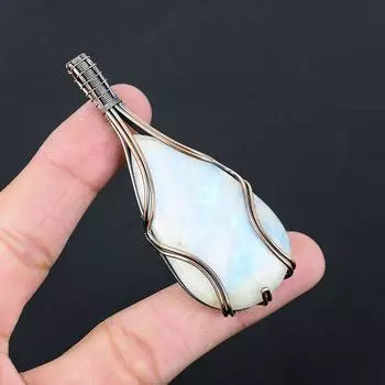 Радужный лунный камень Драгоценный камень Чистая медная проволока Обернутая ювелирная подвеска ручной работы 3.15 Inches белый
