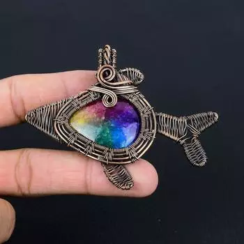 Радужный солнечный кварцевый драгоценный камень ручной работы из чистой медной проволоки, обернутый рыбой, кулон, ювелирные изделия для мемориала 2.75 Inches розовый