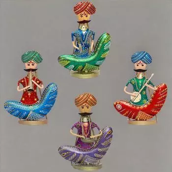 Раджастханские усатые музыканты — декоративный набор из 4 музыкальных статуй с ручной росписью — яркие настольные и настенные статуэтки