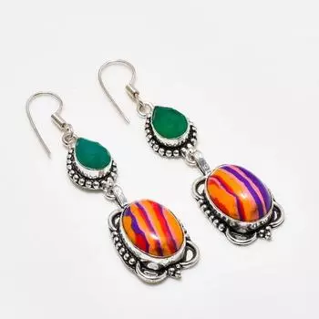 Радужная Кальсилика, Изумруд(Смоделированный) Серьги с серебряным покрытием и драгоценными камнями 2,27 дюйма