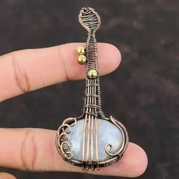 Подвеска из радужного лунного камня, подвеска из медной проволоки, подвеска из драгоценного камня, музыкальный инструмент, ювелирное изделие ручной работы, кулон в подарок для нее, подвеска в виде гитары