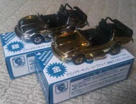 Rare Tomica Grand Circuit Raceway Gold Silver 2 cars set Tokyo Disneyland золотой