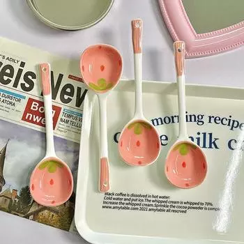 Расписанная вручную десертная ложка в форме клубники Кухонные принадлежности Главная Strawberry