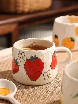Расписанная вручную керамическая кофейная кружка с рисунком клубники, идеально подходит для дома, офиса, подарков на мероприятия и праздники, Хэллоуин 301-400ml
