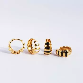 Расписанные вручную серьги-круассаны в клетку - черная и белая эмаль, капельная глазурь, универсальные маленькие гвоздики