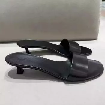 Распродажа модной женской обуви Брендовые женские тапочки с открытым носком Летние современные тапочки Женские туфли на низком тонком каблуке Лаконичная женская обувь для отдыха 35 чёрный