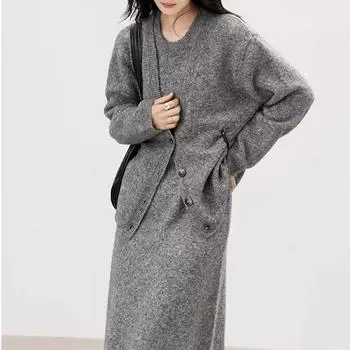 Расслабленный стиль Двойной трикотажный костюм для женской осени и зимы, включающий модное и элегантное вязаное пальто-свитер и платье миди. one size